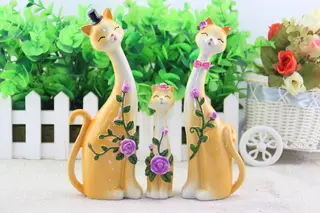 Семья кошек — декоративная фигурка из смолы
