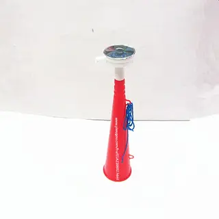 Пластиковый свисток на шнурке