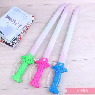 Светящийся игрушечный меч