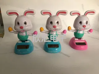 Фигурка зайки на солнечной батарее для авто