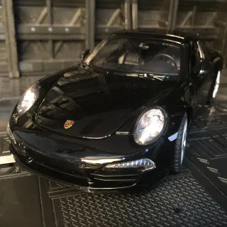 Металлическая модель Porsche 911 Carrera 1:24
