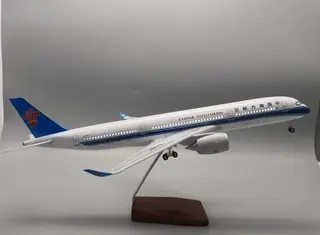 Модель самолета China Southern A350 47см