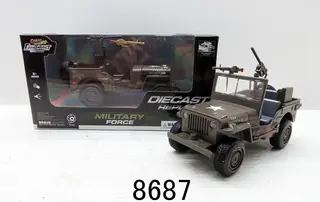 Металлическая военная машина 1:24 с подсветкой